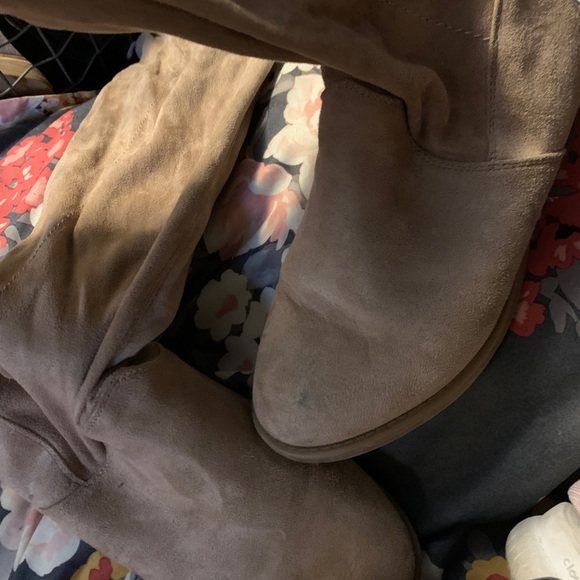 TAN VERSION OF FIRST PHOTO LISTED. - Picture 2 of 5